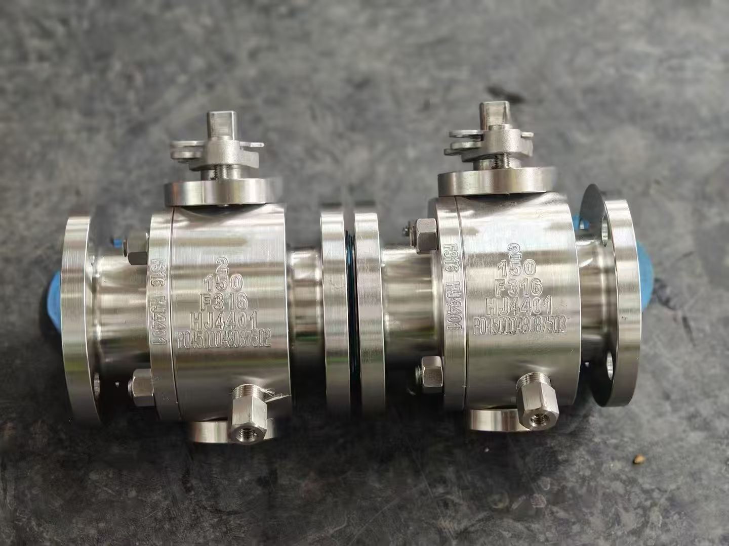 2 pieces Trunnion ball valve